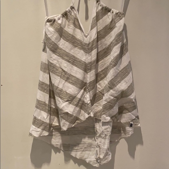 Roxy Top - Picture 1 of 3